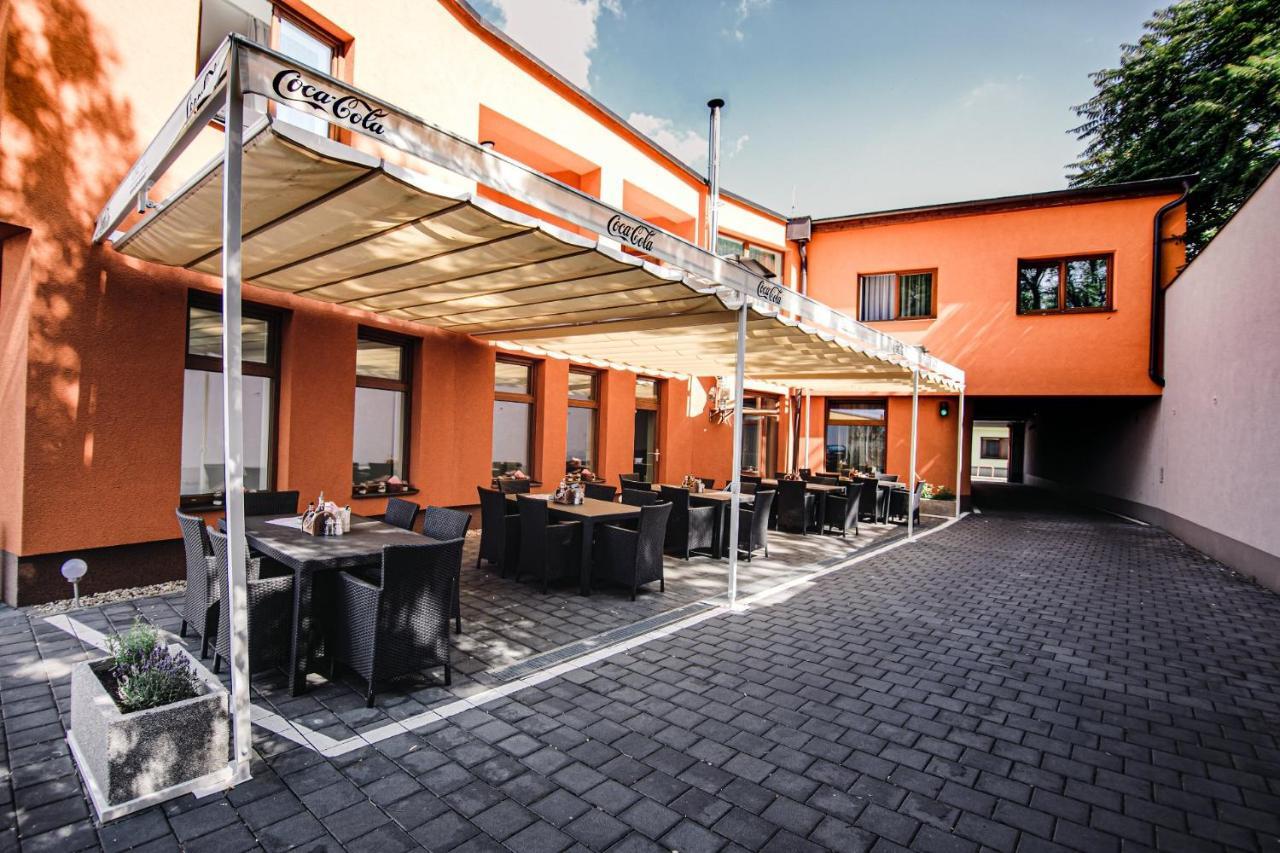 Hotel U Kostela Modrice Exterior photo